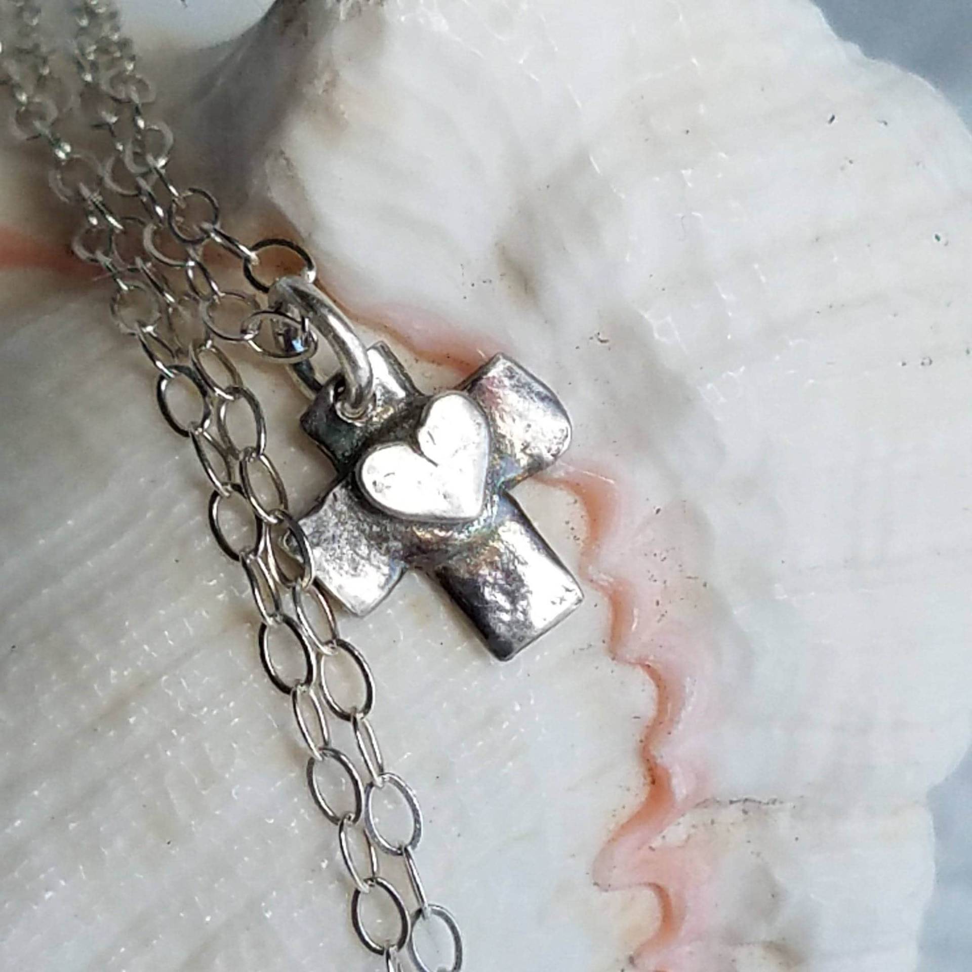 Kleines Feines Silberkreuz Mit Herz Halskette, Zierliche Pmc Kreuz Halskette An Sterling Silber Kette, Religiöses Ostergeschenk Kleines Feines Silberkreuz Mit Herz Halskette, Zierliche Pmc Kreuz Halskette An Sterling Silber Kette, Religiöses Ostergeschenk von hbjewelrydesign