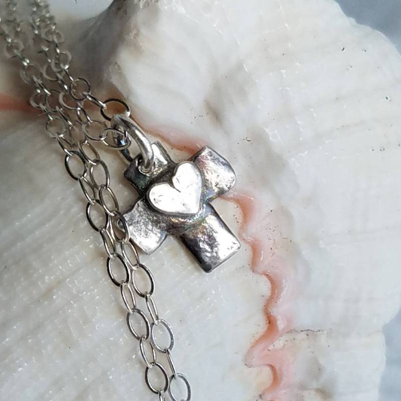 Kleines Feines Silberkreuz Mit Herz Halskette, Zierliche Pmc Kreuz Halskette An Sterling Silber Kette, Religiöses Ostergeschenk von hbjewelrydesign