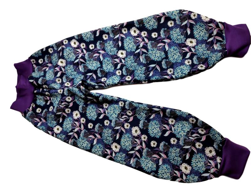 Softshellhose Blau Mit Blau-Türkisem-Lilanem Blumenmuster, Herbst Winter, Regenhose Matschhose Skihose von hcotec
