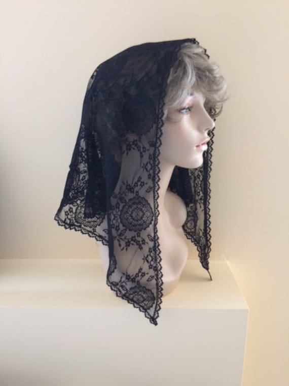 Schwarzer Stretch Spitzen Medaillon Kopfbedeckung Kapelllicher Schleier - Versandfertig Schwarzer Stretch Spitzen Medaillon Kopfbedeckung Kapelllicher Schleier - Versandfertig von headcoverings