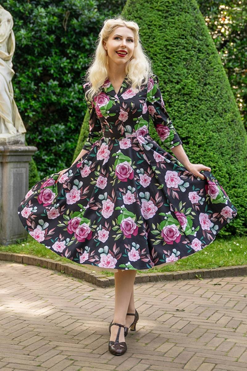 Helen Floral Swing Kleid in Schwarz und Multi Helen Floral Swing Kleid in Schwarz und Multi von hearts & roses
