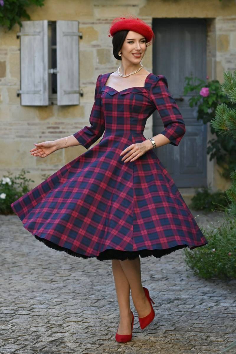 Highland Harmony Kariertes Swingkleid in Rot und Blau Highland Harmony Kariertes Swingkleid in Rot und Blau von hearts & roses