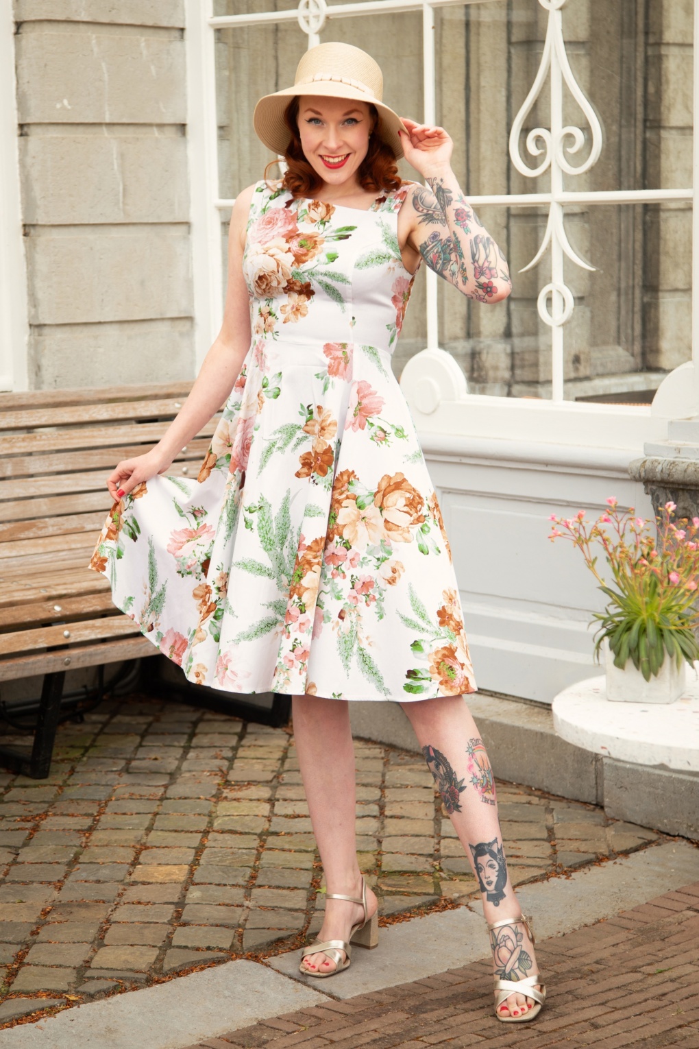 Lucia Flower Swing Kleid in Weiß von hearts & roses