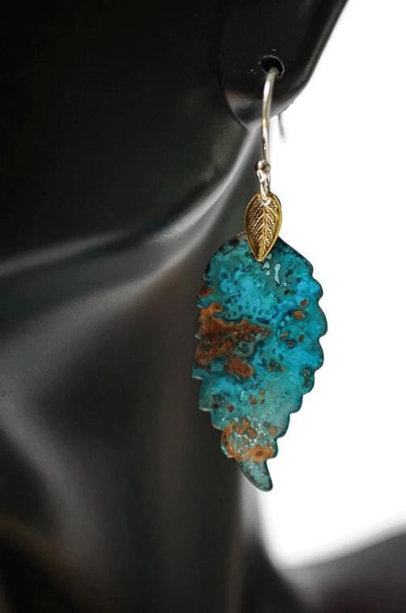 Blaue Patina Kupferblätter Ohrringe Sterling Silber Haken von heavyistheheart