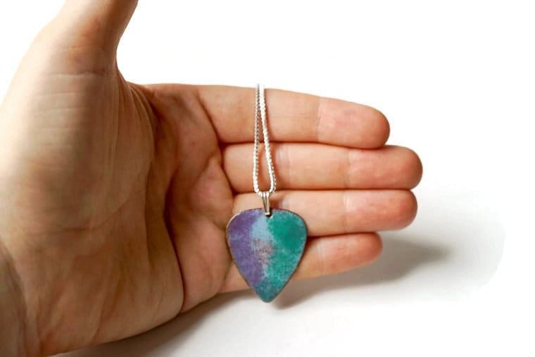 Emaillierte Damen Plektrum Halskette von heavyistheheart