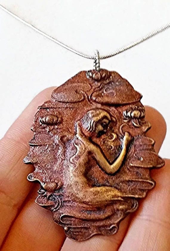 Geprägte Messing Meerjungfrau Anhänger, Sterling Silber Halskette von heavyistheheart