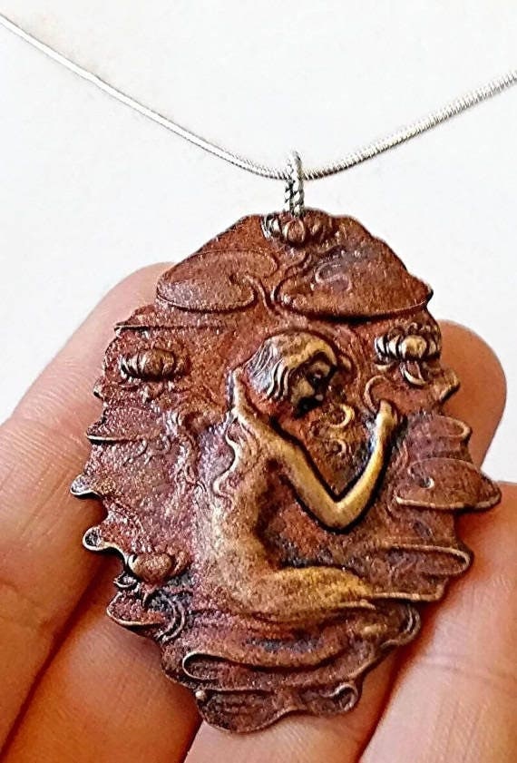 Geprägte Messing Meerjungfrau Anhänger, Sterling Silber Halskette von heavyistheheart