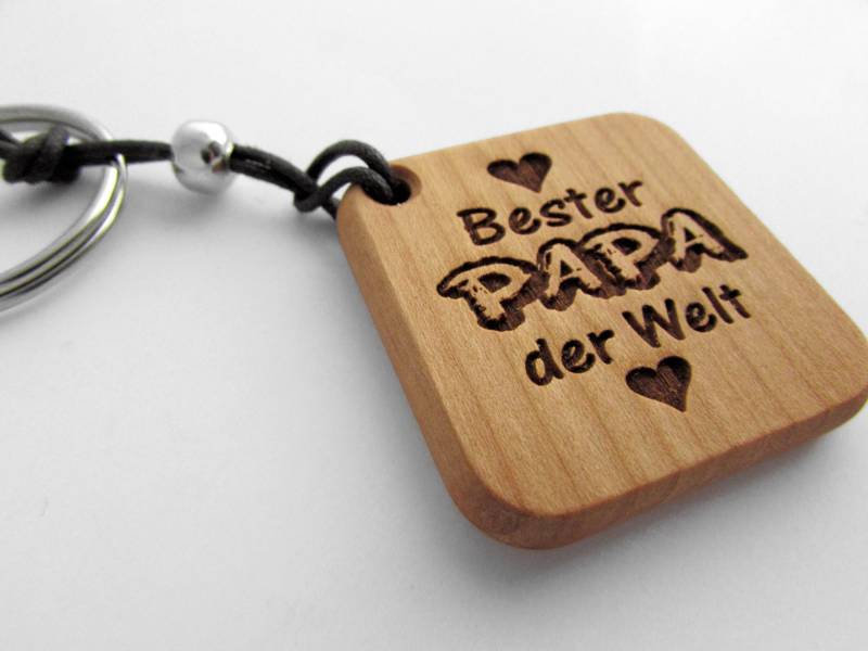 Bester Papa... Holz-Schlüsselanhänger von hebraHolzGeschenke