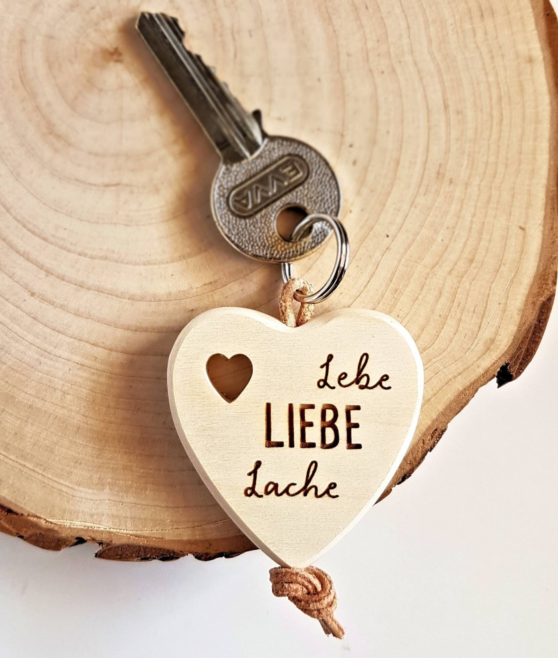 Schlüsselanhänger Herz Massivholz/Holzherz Mit Gravur - Lebe, Liebe, Lache Schlüsselanhänger Herz Massivholz/Holzherz Mit Gravur - Lebe, Liebe, Lache von hebraHolzGeschenke