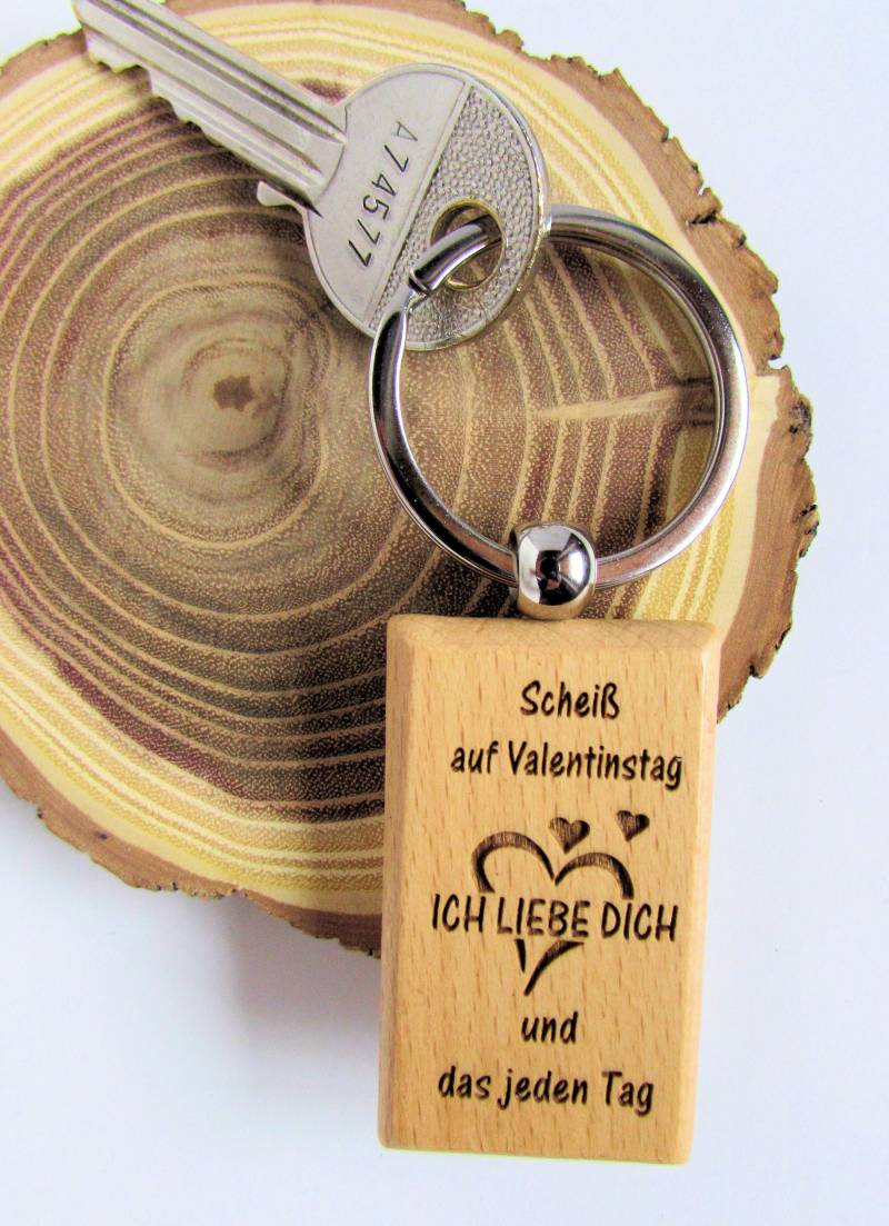 Schlüsselanhänger Holz, Scheiß Auf Valentinstag Ich Liebe Dich Und Das Jeden Tag/Geschenk Für Verliebte von hebraHolzGeschenke