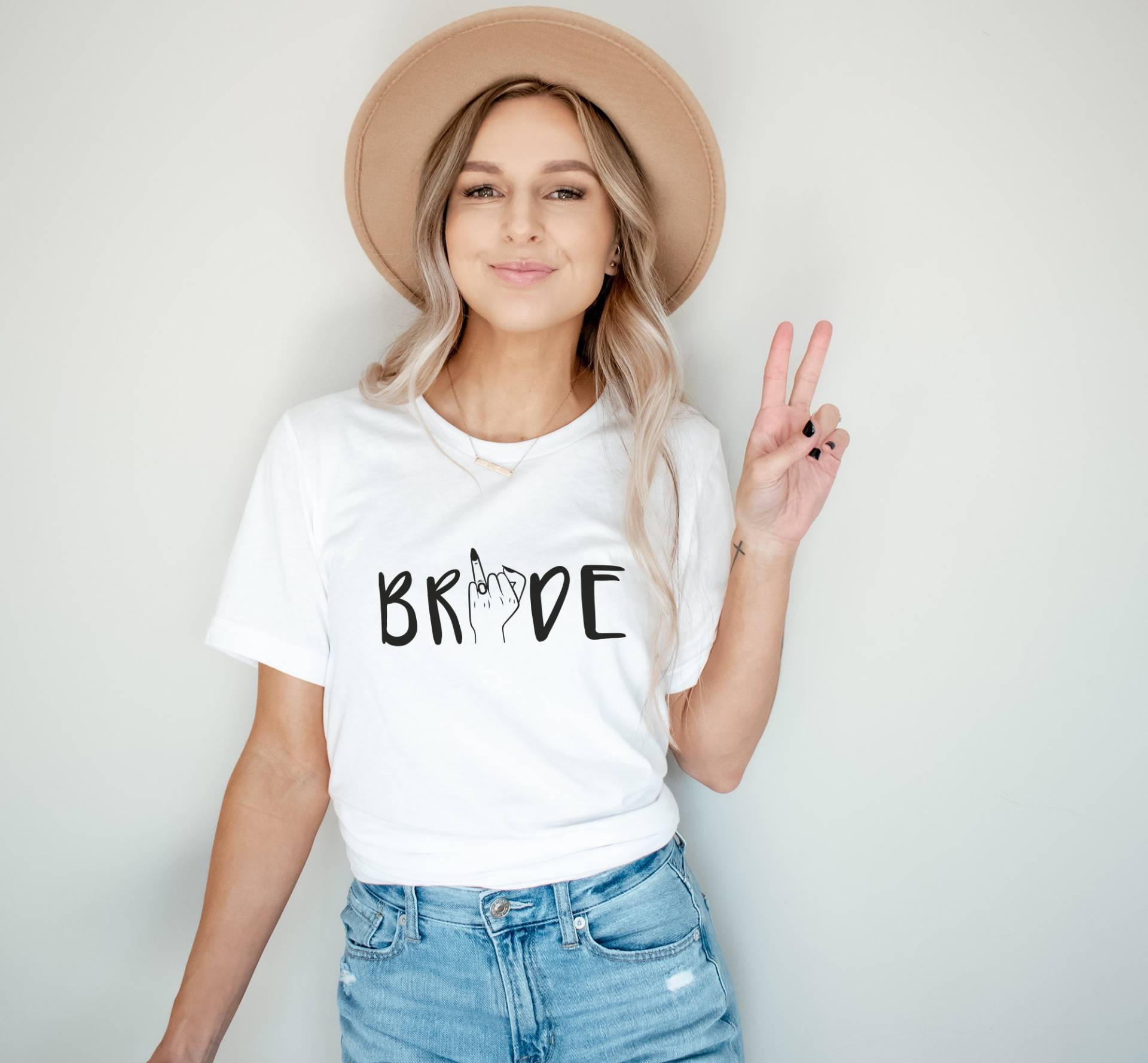 Jga Und Braut Shirt "Bride" Für Den Perfekten Junggesellinnenabschied Jga Und Braut Shirt "Bride" Für Den Perfekten Junggesellinnenabschied von heibreeze
