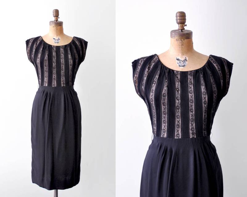 50Er Jahre Gestreiftes Illusion Kleid. Spitze. 1950Er Cocktailkleid. Kunstseide. M 50Er Jahre Gestreiftes Illusion Kleid. Spitze. 1950Er Cocktailkleid. Kunstseide. M von heirloomen