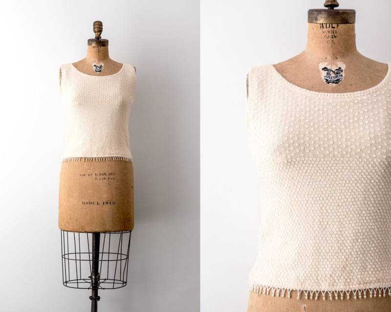 Vintage 1960Er Creme Top. 60Er Jahre Pailletten-Bluse. Angora-Kaninchenwolle Mit Handperlenstickerei. S.m Vintage 1960Er Creme Top. 60Er Jahre Pailletten-Bluse. Angora-Kaninchenwolle Mit Handperlenstickerei. S.m von heirloomen