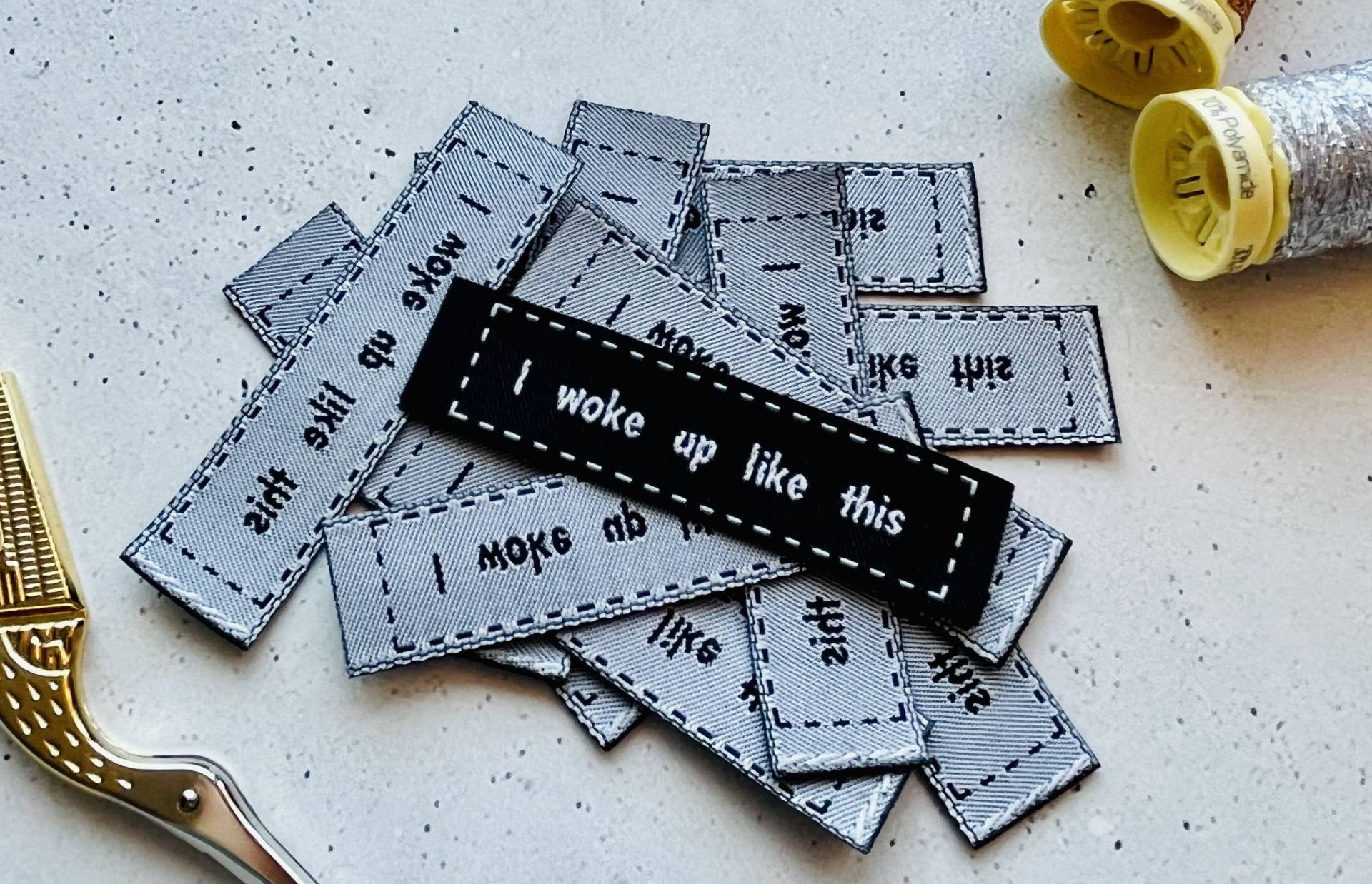 Label "I Woke Up Like This", Webetiketten Zum Aufnähen Label "I Woke Up Like This", Webetiketten Zum Aufnähen von heiterbiswolkigLabel