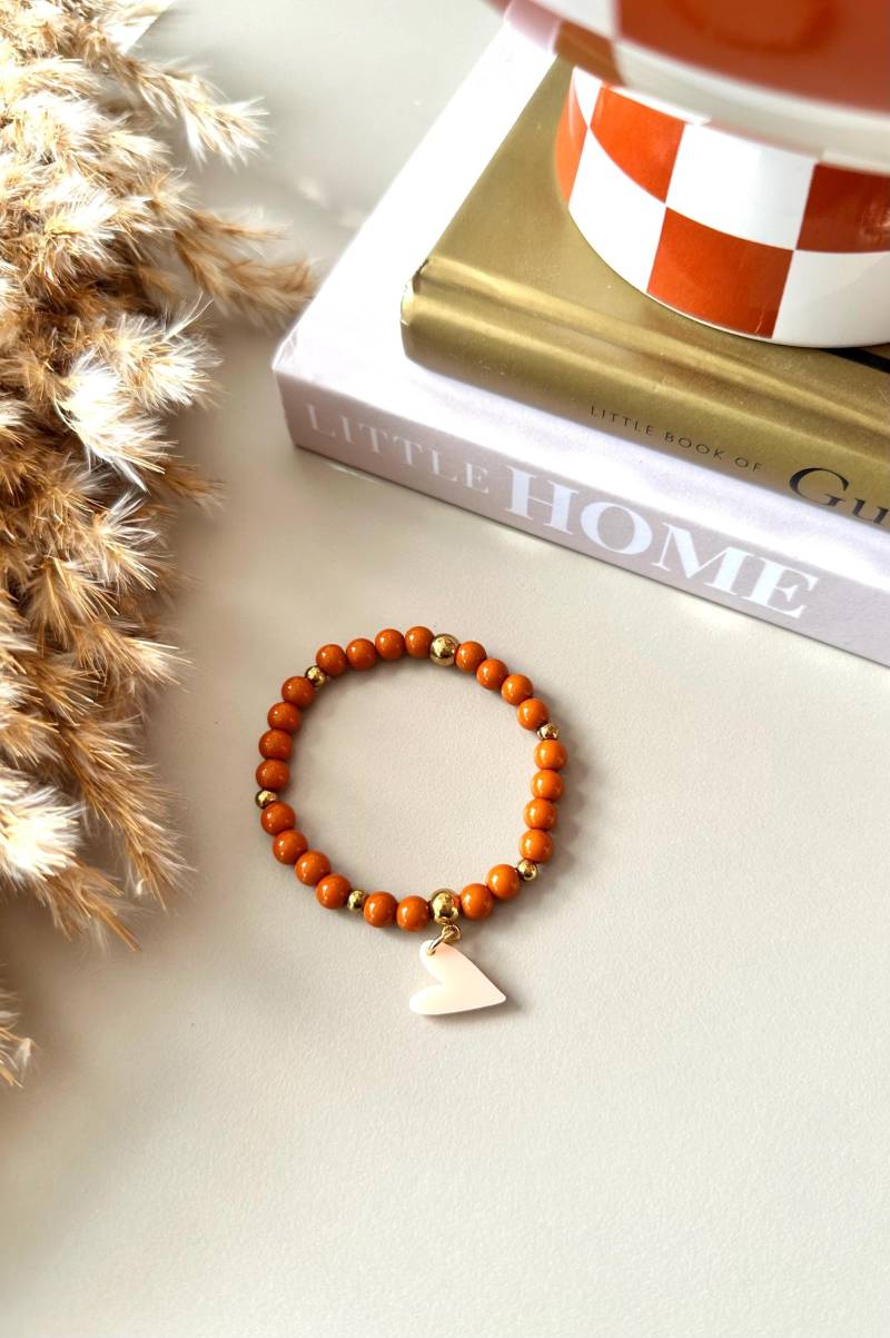 Armband Perlenarmband Caramel Schmuckanhänger Schmuck Acryl, Acrylanhänger, Croissant, Herz, Perlen, Gold, Schmuckarmband von hejEmmiCreative