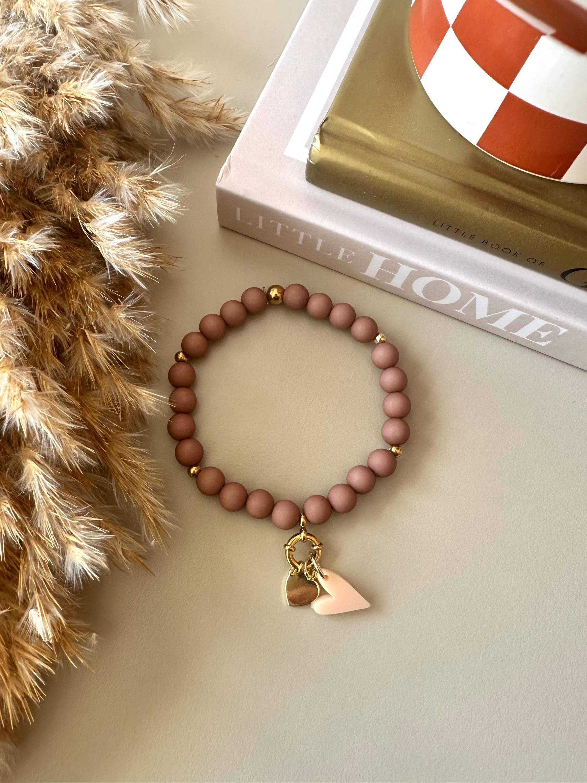 Mix&match Armband Perlenarmband Taupe Schmuckanhänger Schmuck Boho Gold Acrylanhänger Smiley Croissant Brezel Herzanhänger Acryl Mix&match Armband Perlenarmband Taupe Schmuckanhänger Schmuck Boho Gold Acrylanhänger Smiley Croissant Brezel Herzanhänger Acryl von hejEmmiCreative