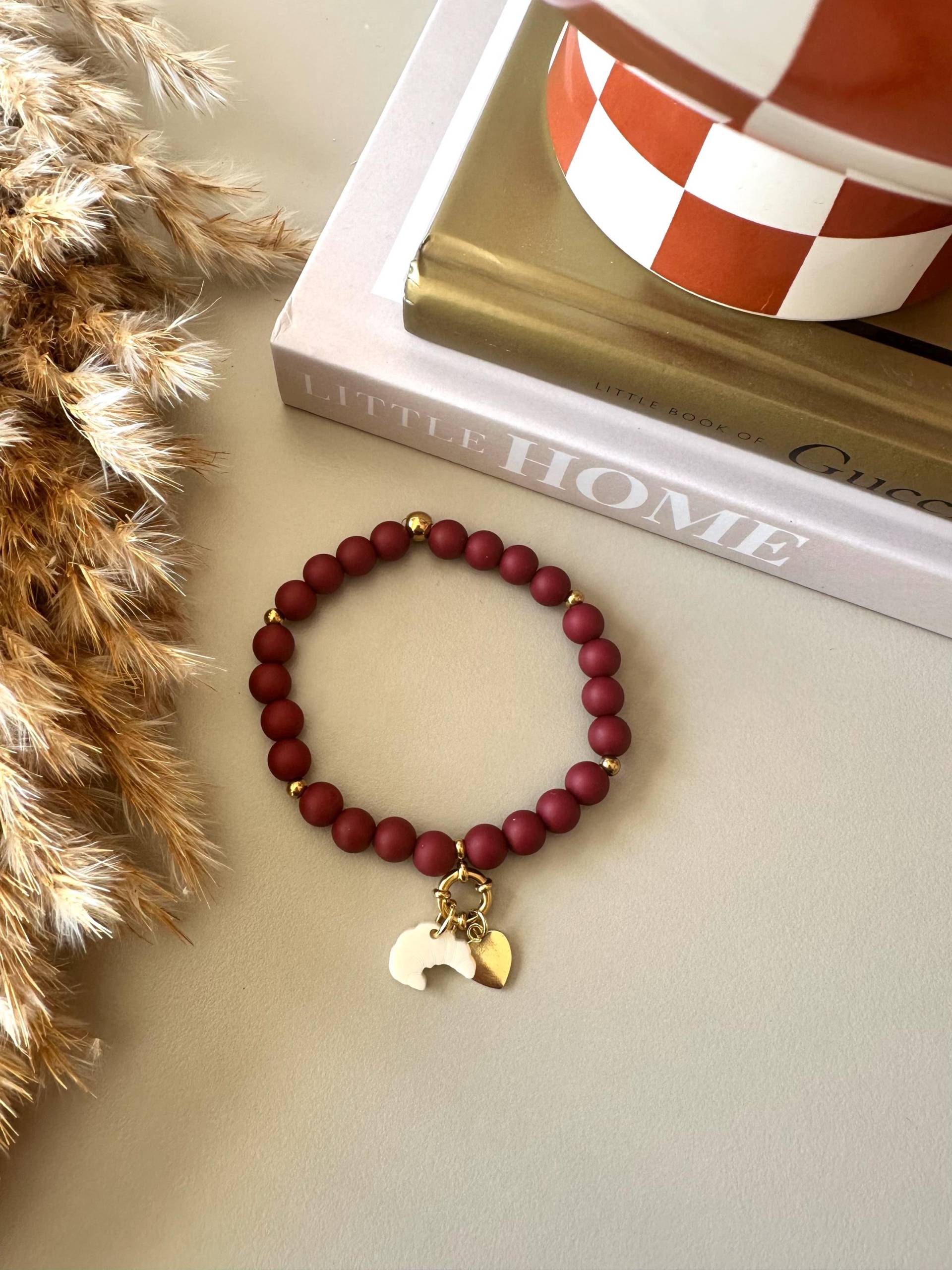 Mix&match Armband Perlenarmband Weinrot Schmuckanhänger Schmuck Boho Gold Acrylanhänger Smiley Croissant Brezel Herzanhänger Acryl von hejEmmiCreative