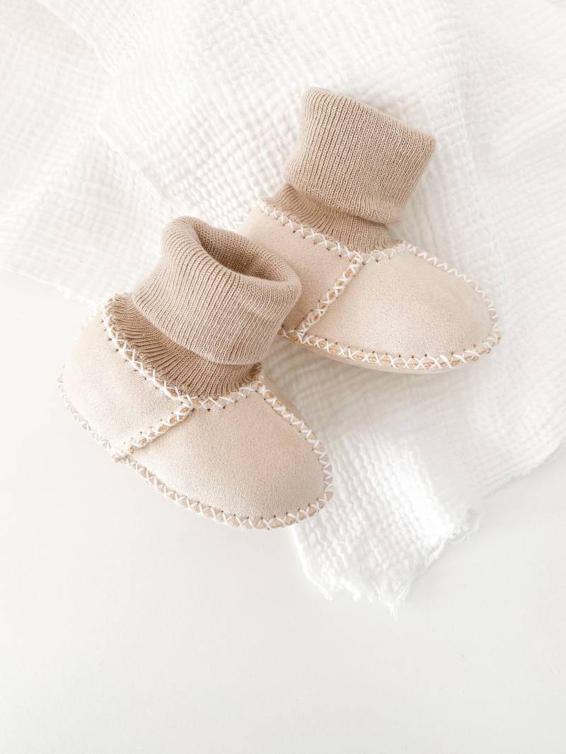 Baby Booties Lederimitat 0 - 6 Monate | Lammfell Babyschuhe Schühchen Fellschuhe Boots Vegan von hejLittle