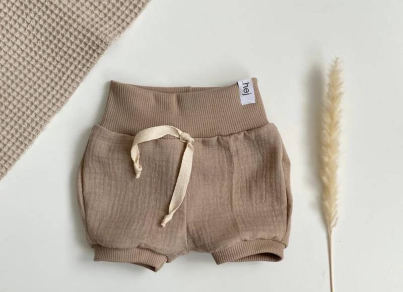 Baby Pumphose Kurz Bio-Musselin Sand | Shorts Bummie Bloomers von hejLittle
