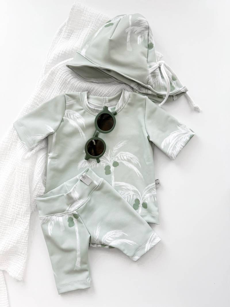 Uv-Kleidung Palmen Salbei Upf50+ | Schutzkleidung Badekleidung Badeanzug Schwimmanzug Baby Kids von hejLittle