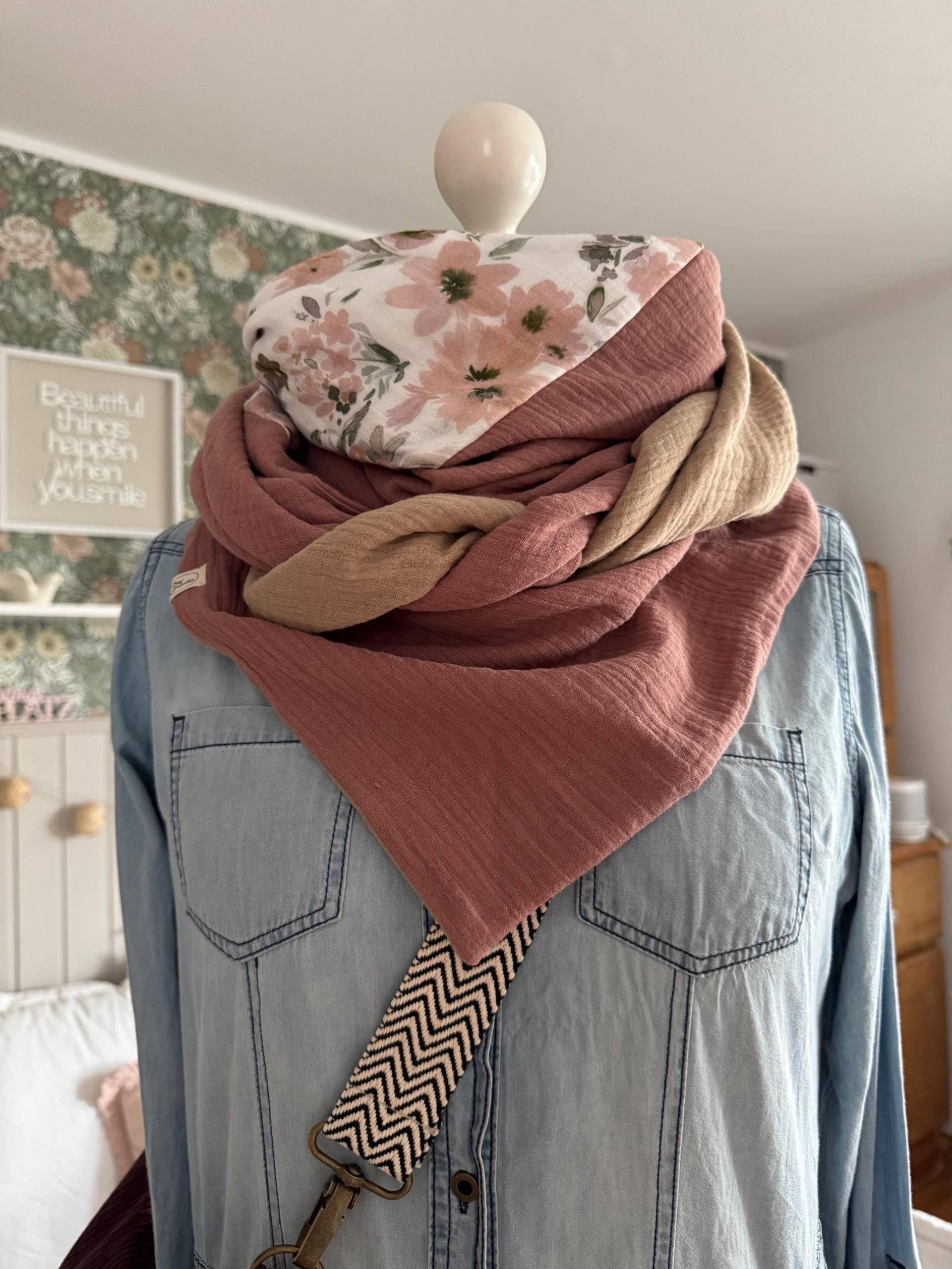 Hanna Musselintuch Xl Colorblocking Altrosa/Blumen/Beige// Damen Schal Tuch Halstuch Dreieckstuch Stilltuch Musselin Pastell Rosa Hanna Musselintuch Xl Colorblocking Altrosa/Blumen/Beige// Damen Schal Tuch Halstuch Dreieckstuch Stilltuch Musselin Pastell Rosa von hejfrieda