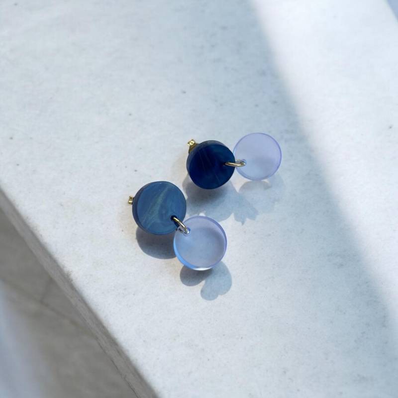 Ohrring »Lotta« | Farbvarianten |Allergikerfreundlich Blaues Und Transparentes Acryl Leichte Statement-Ohrringe Schmuck Geschenk von hejmamie