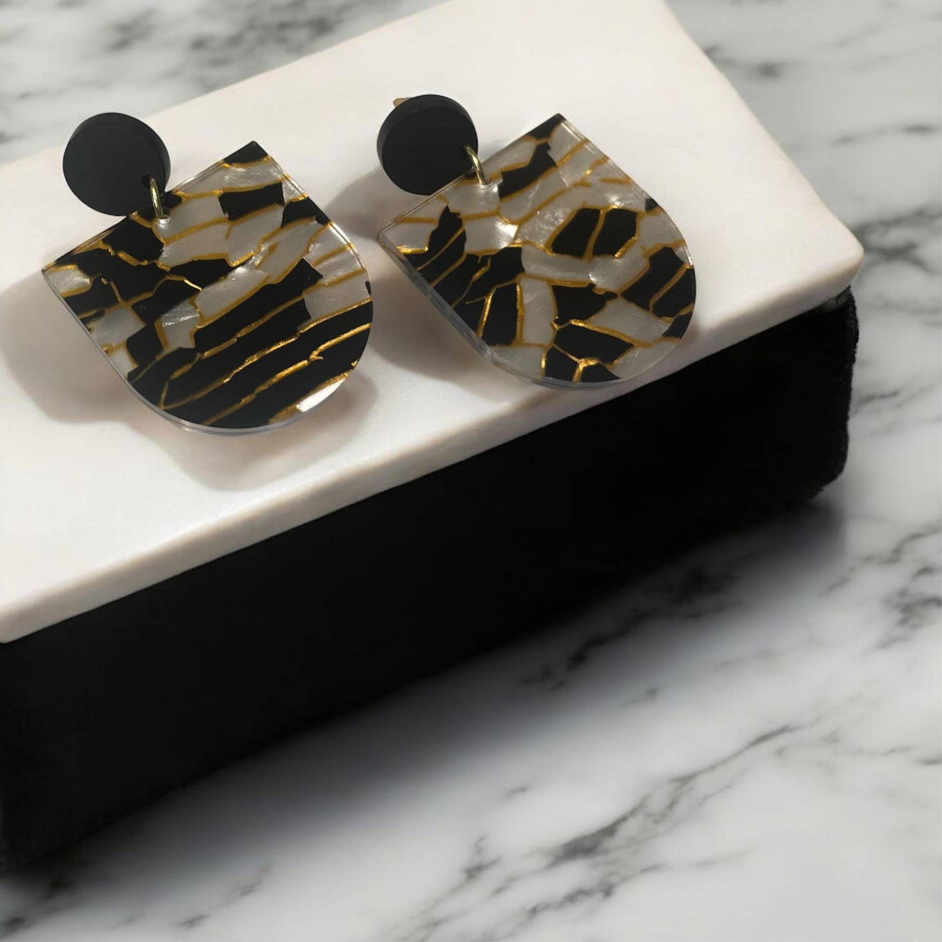 Ohrring »Renate« | Allergikerfreundlich Edelstahl Vergoldet Gold Schwarzes Acetat Acryl Leichte Statement-Ohrringe Schmuck von hejmamie