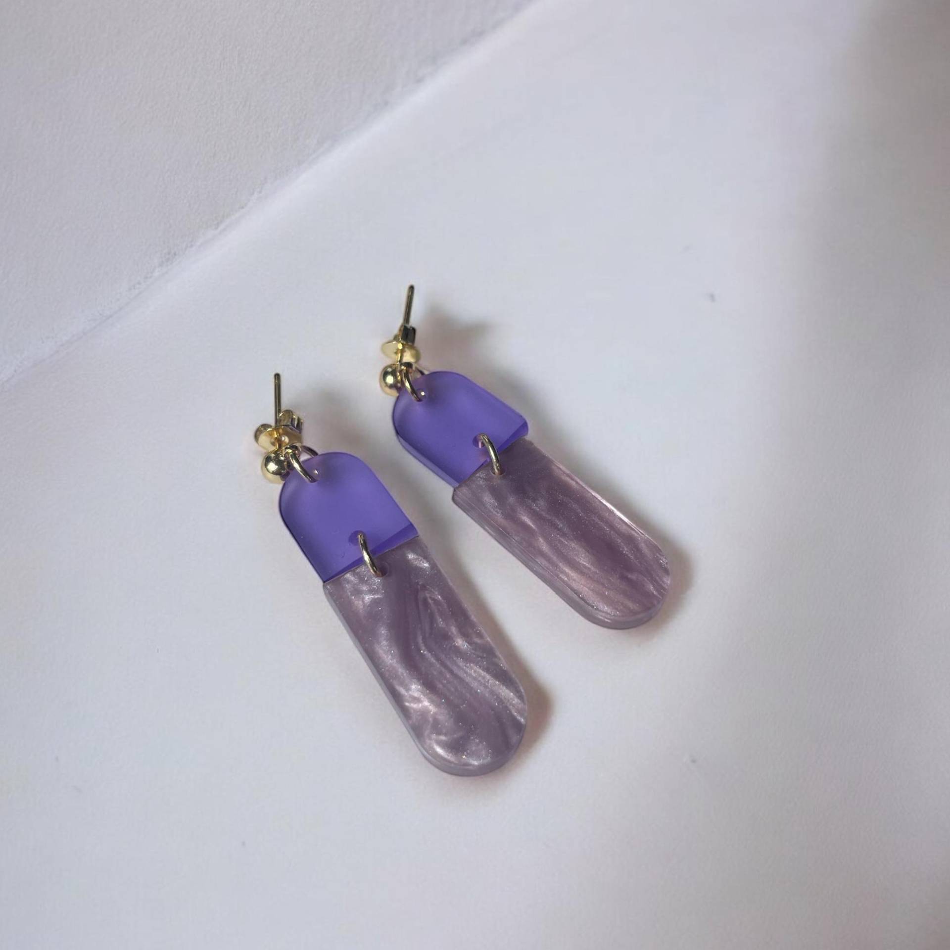 Ohrring »Romy« | Allergikerfreundlich Colorblocking Lila & Perlmutt Acryl Leichte Statement-Ohrringe Schmuck Geschenk von hejmamie