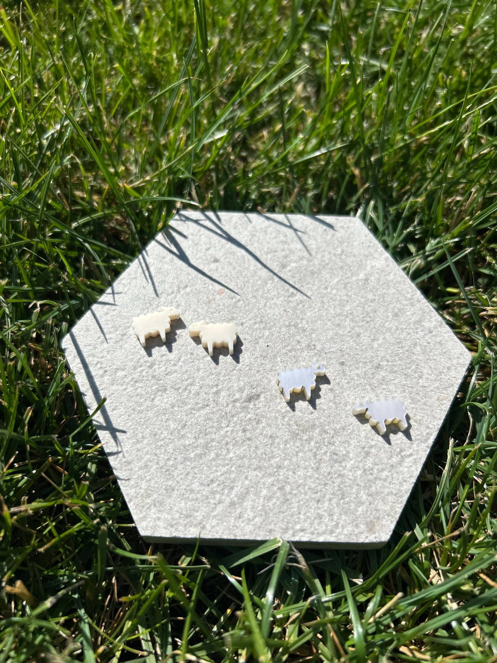 Ohrring »Schäfle Stecker« | Allergikerfreundlich Edelstahl Vergoldet Schäferlauf Schaf Acryl Schmuck von hejmamie