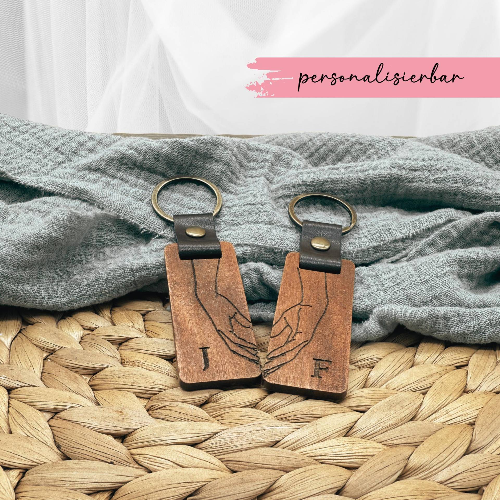 Paar Schlüsselanhänger Aus Holz | Brautpaar Hochzeit Hochzeitstag Jahrestag Personalisiertes Geschenk Freundin Frau Valentinstag von hejwood
