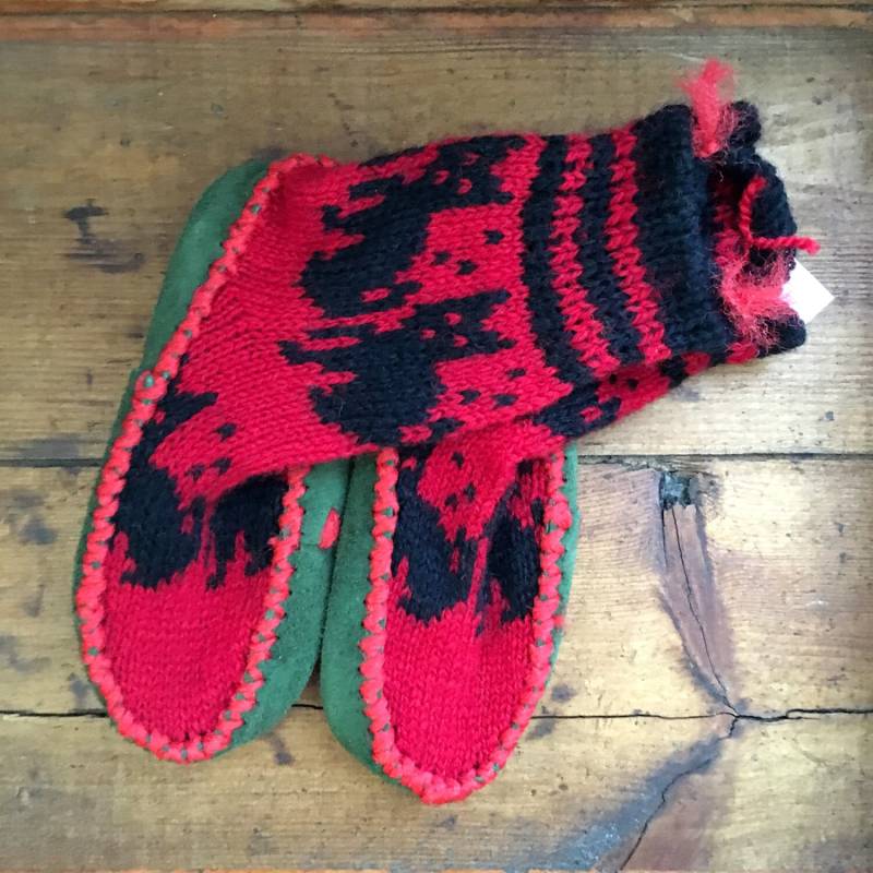 Hausschuhe Baby Kind Katze Rot Schwarzer Wolle Handarbeit Eco Freundliche Socke Lederschuhen Skandinavisch von helgihandicraft