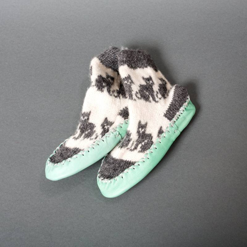 Hausschuhe Baby Mädchen Kind Katze Grau Weiße Wolle Leder Handgefertigt Umweltfreundliche Schuhe Socken Skandinavisch von helgihandicraft