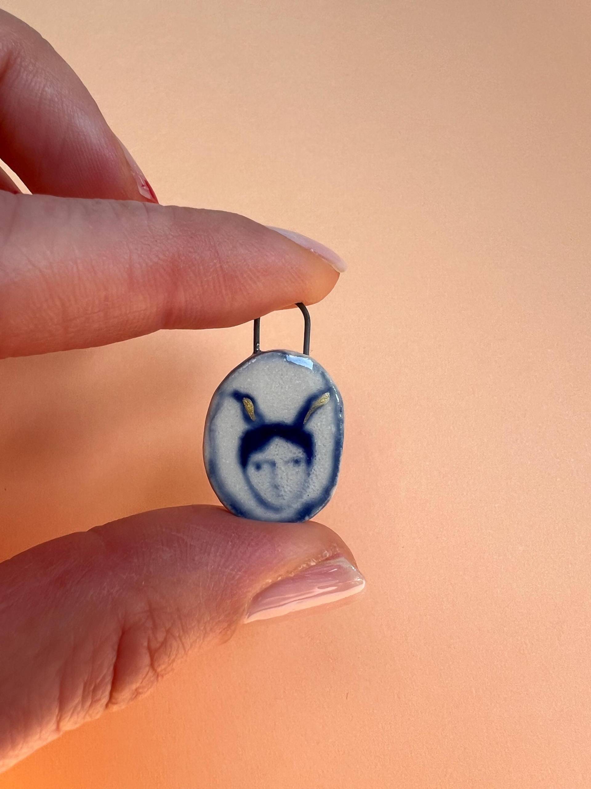 Lover's Eye Handbemalte Keramik Bunny Girl Anhänger Charm 16 "Halskette von hellomisstiny