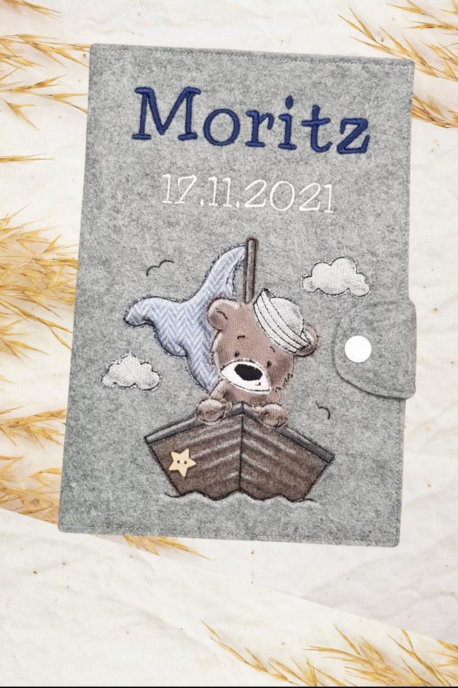 U-Heft-Hülle, Filz, Personalisiert, Bestickt, U-Pass-Hülle, Bär Im Boot U-Heft-Hülle, Filz, Personalisiert, Bestickt, U-Pass-Hülle, Bär Im Boot von heminaKreativ