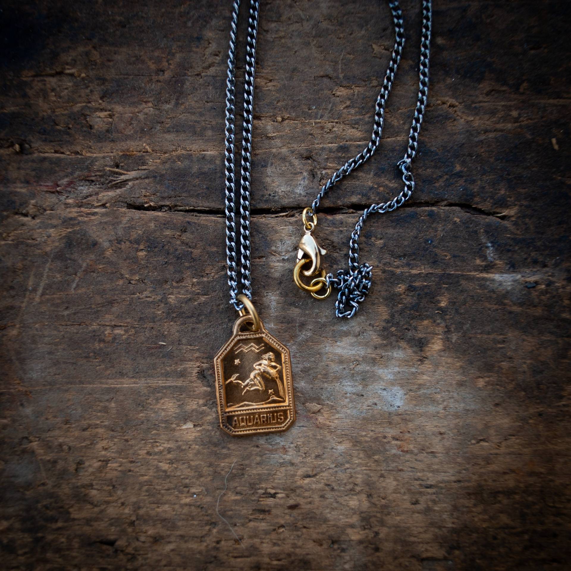 Aquarius Halskette, Tierkreiskette, Horoskop-Halskette, Mensenzkette, Herren-Pendant, Herrenschmuck, Herrenhoroskop-Halskette Aquarius Halskette, Tierkreiskette, Horoskop-Halskette, Mensenzkette, Herren-Pendant, Herrenschmuck, Herrenhoroskop-Halskette von henandbear