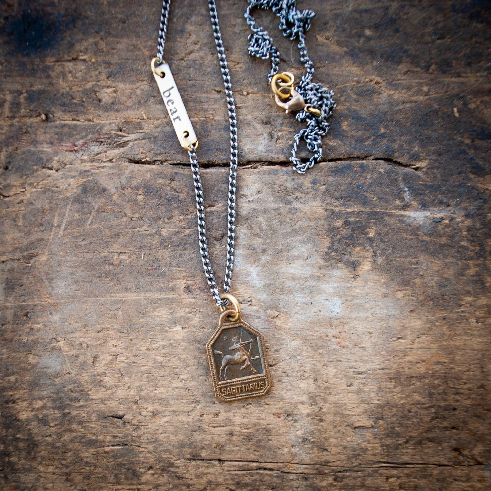Schütze Halskette, Tierkreiskette, Horoskop-Halskette, Herren-Zodiac-Halskette, Männer Pendant, Herrenschmuck, Herrenhoroskop-Halskette Schütze Halskette, Tierkreiskette, Horoskop-Halskette, Herren-Zodiac-Halskette, Männer Pendant, Herrenschmuck, Herrenhoroskop-Halskette von henandbear