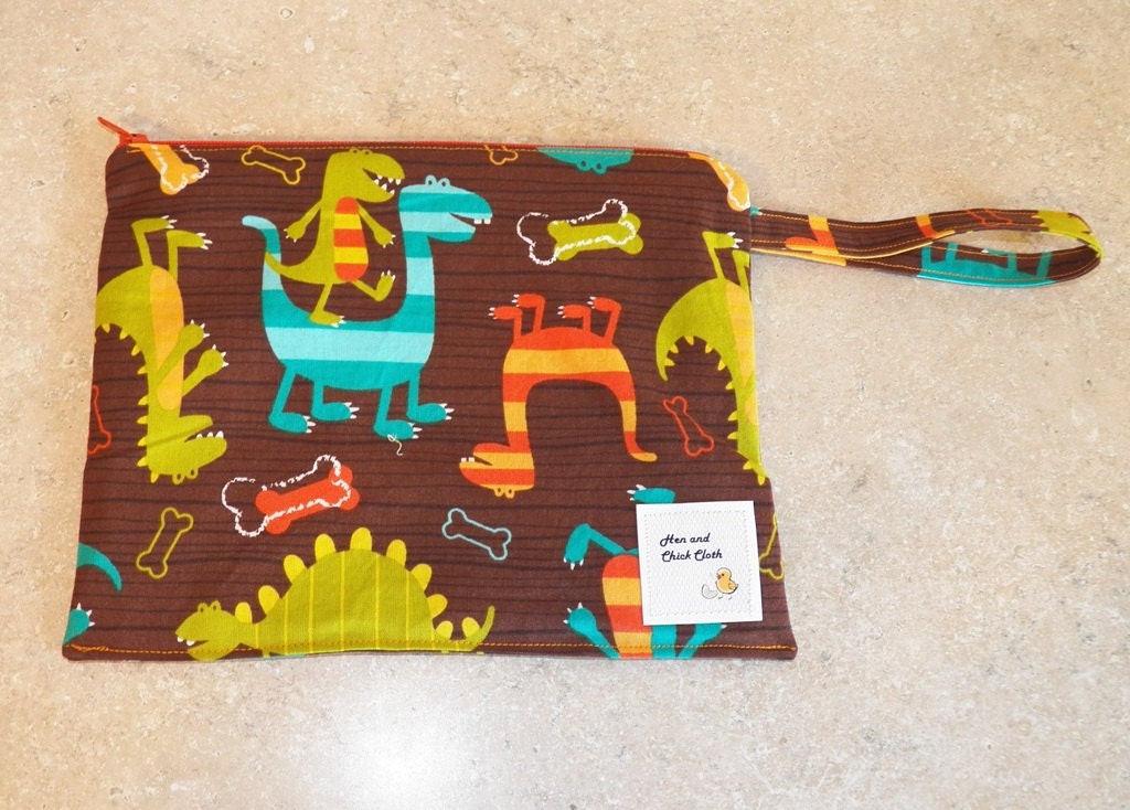 Kleine Wetbag - Dinos Auf Braun - 2015 Kleine Wetbag - Dinos Auf Braun - 2015 von henandchickcloth
