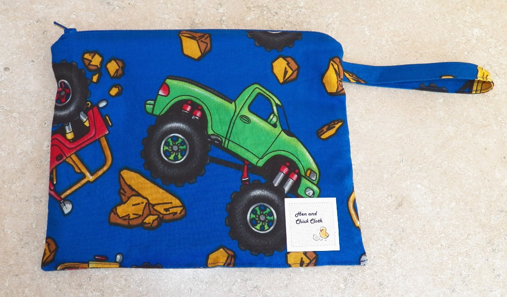 Kleine Wetbag - Monster Trucks - 2012 Kleine Wetbag - Monster Trucks - 2012 von henandchickcloth