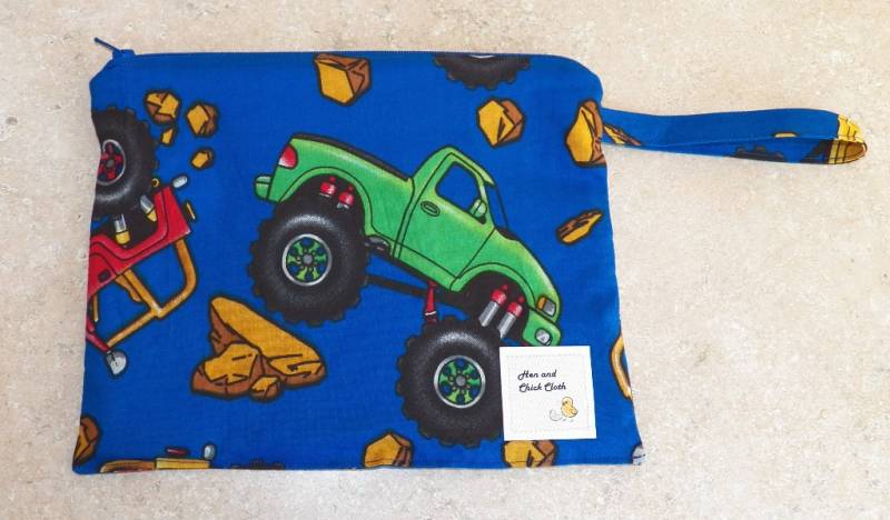 Kleine Wetbag - Monster Trucks - 2012 Kleine Wetbag - Monster Trucks - 2012 von henandchickcloth