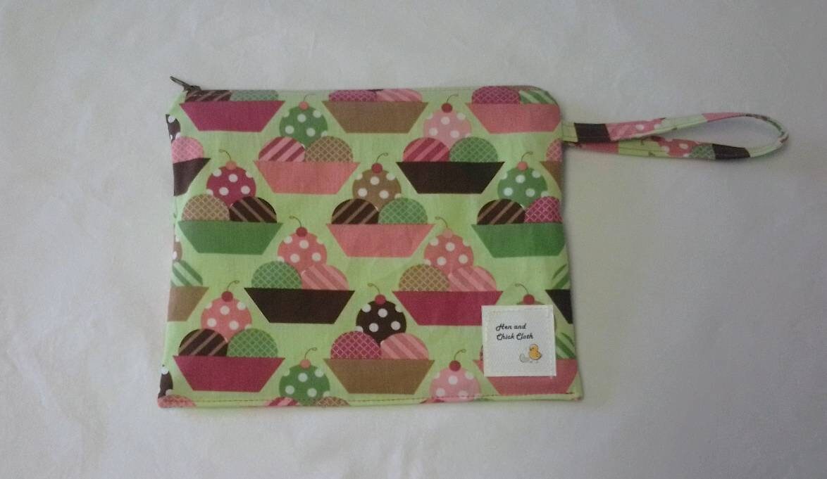 Kleiner Wetbag - 22x18 cm Eisbecher | Inv #2002 Kleiner Wetbag - 22x18 cm Eisbecher | Inv #2002 von henandchickcloth