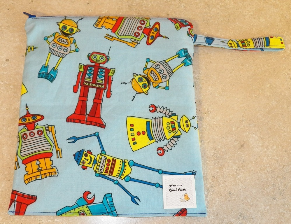 Mittlere Nasstasche - Blaue Roboter 3009 Mittlere Nasstasche - Blaue Roboter 3009 von henandchickcloth