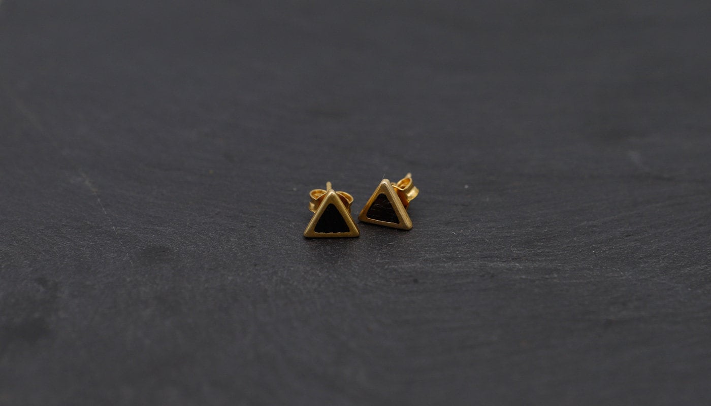 Ohrringe Dreieckig Aus Holz | Räuchereiche Mit Silber/Gold Fassung Handgefertigt in Deutschland, Schlichter Ohrschmuck Ohrringe Dreieckig Aus Holz | Räuchereiche Mit Silber/Gold Fassung Handgefertigt in Deutschland, Schlichter Ohrschmuck von herrfliegeSHOP