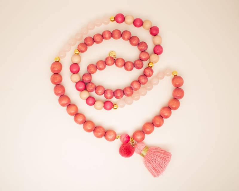 Mala Kette Lovely Pink, Mit Holzperlen in Pink Und Creme, Rosenquarz Achat Sowie Quaste Pompom, Sterlingsilberperlen Vergoldet, Boho Mala Kette Lovely Pink, Mit Holzperlen in Pink Und Creme, Rosenquarz Achat Sowie Quaste Pompom, Sterlingsilberperlen Vergoldet, Boho von herzensperle
