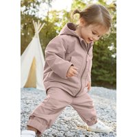 hessnatur Baby Softshell Latzhose Relaxed aus Bio-Baumwolle - lila - Größe 62/68 von hessnatur