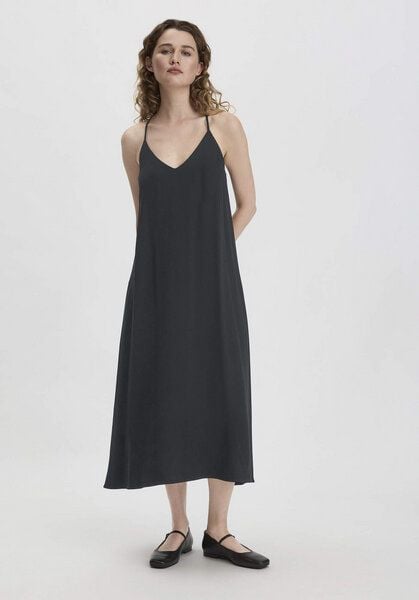 hessnatur Camisole Kleid Midi Regular aus reiner LENZING ECOVERO Viskose von hessnatur