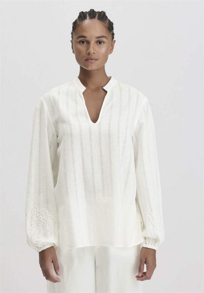 hessnatur Embroidery Bluse Relaxed aus Leinen mit reiner Bio-Baumwolle von hessnatur