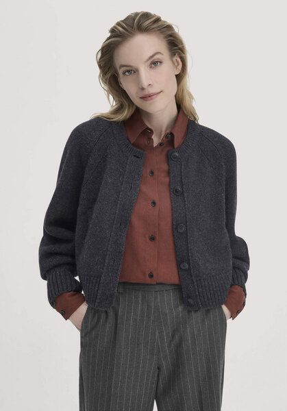 hessnatur Strick Jacke Relaxed Cropped aus Bio-Merinowolle mit Bio-Baumwolle von hessnatur
