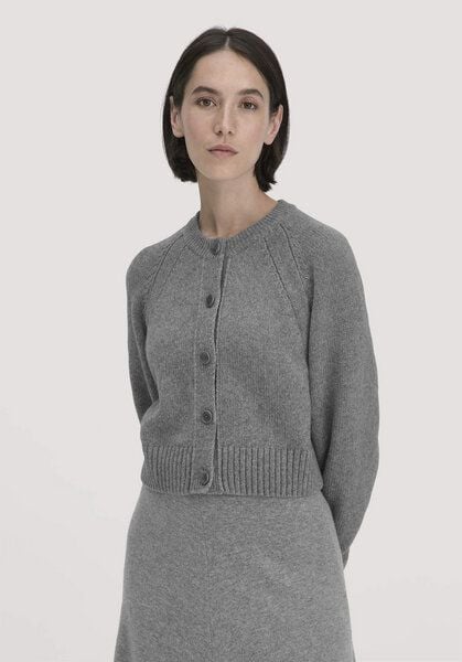 hessnatur Strick Jacke Relaxed Cropped aus Bio-Merinowolle mit Bio-Baumwolle von hessnatur