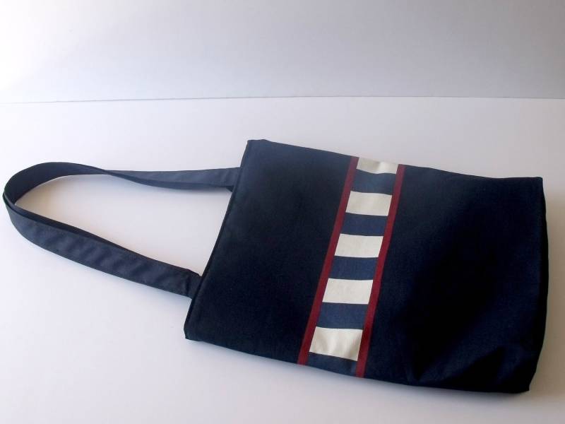 Bogging Bag Große Navy Canvas Tragetasche Mia in Marineblau - Schultertasche Zweigurt Umhängetasche, 4-Back To School von hibbe