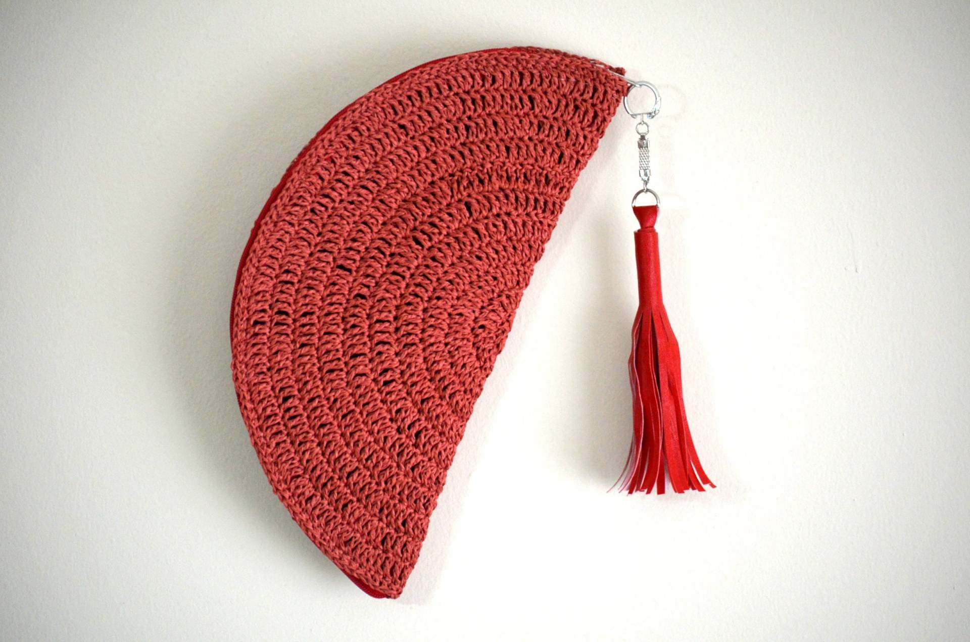 Tomate Halbmond Raffia Tasche, Stroh Burgund Clutch, Quaste Abendtasche, Wicker Handtasche, Boho Frauen Geldbörse, Sommer Strand Meer Geldbörsen Frau von hibbe